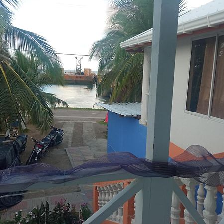 Posada Valerie Hotel Archibolds ภายนอก รูปภาพ