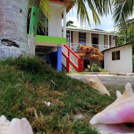 Posada Valerie Hotel Archibolds ภายนอก รูปภาพ