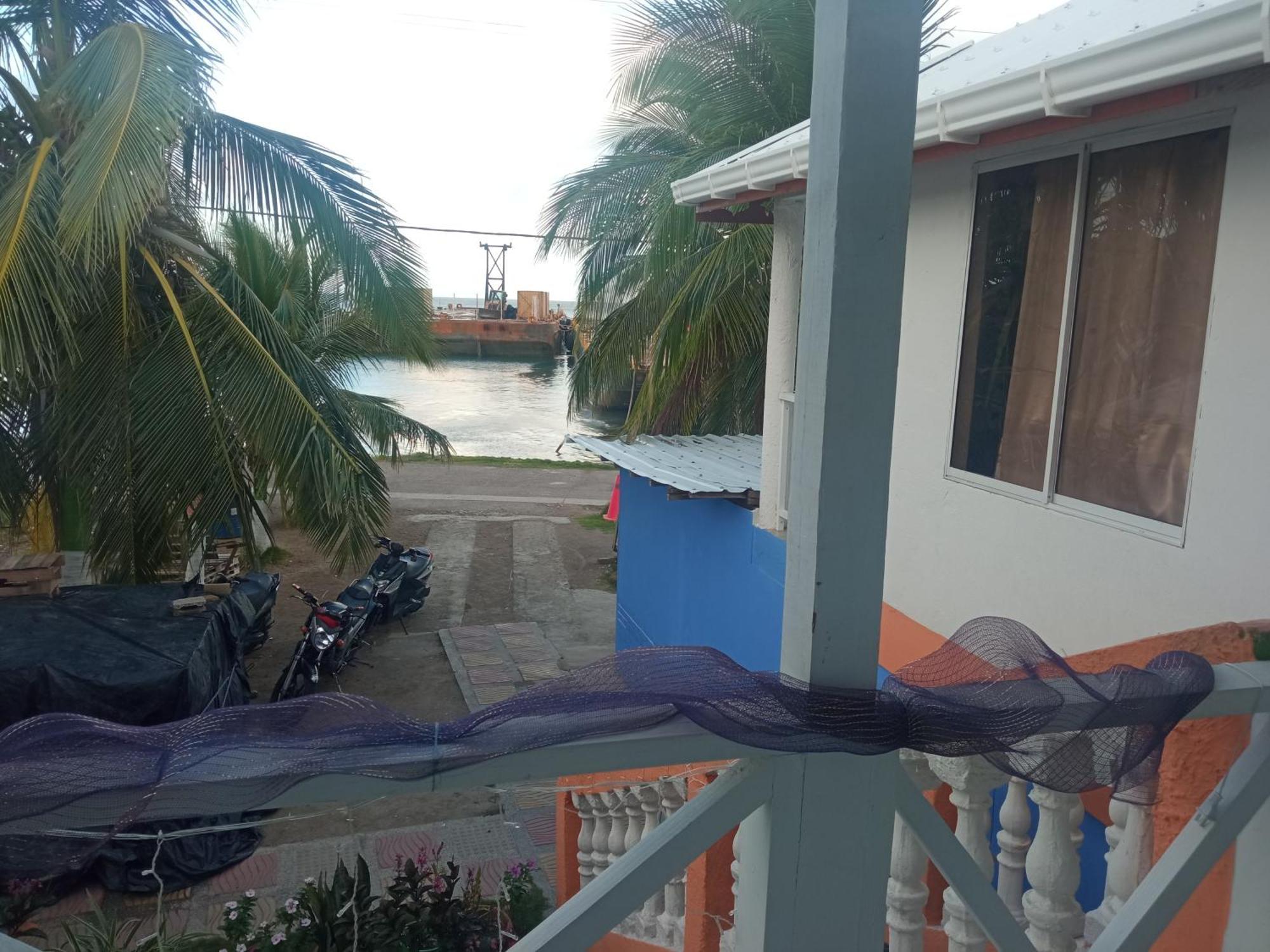 Posada Valerie Hotel Archibolds ภายนอก รูปภาพ