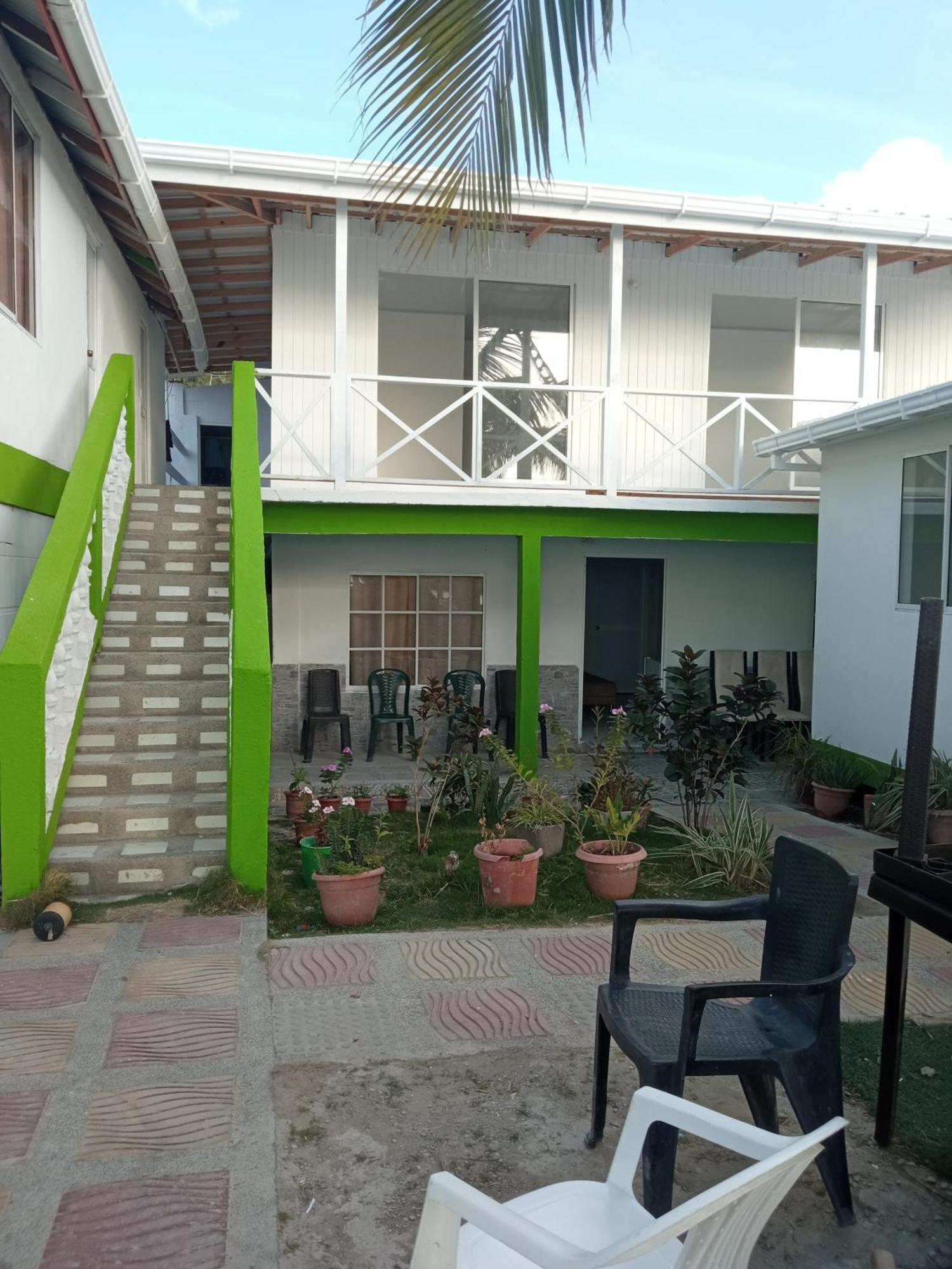 Posada Valerie Hotel Archibolds ภายนอก รูปภาพ