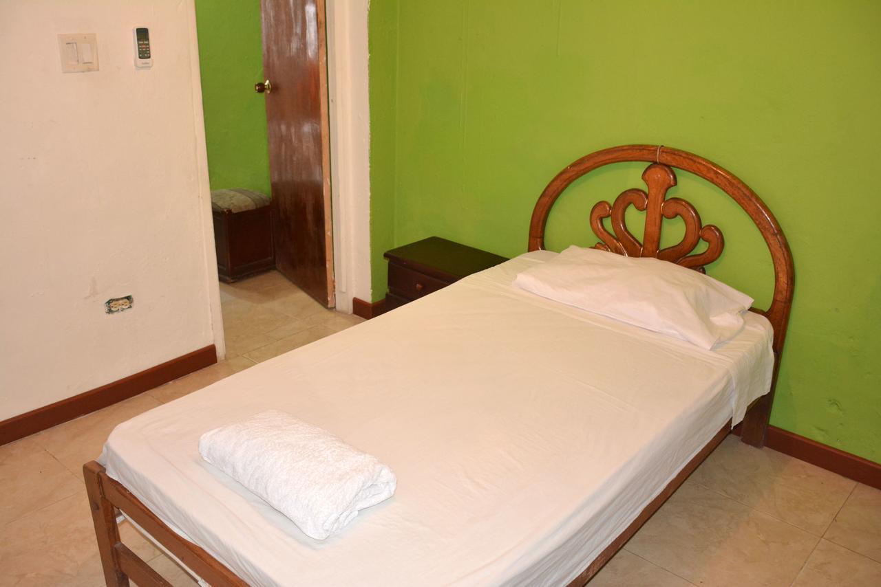 Posada Valerie Hotel Archibolds ภายนอก รูปภาพ