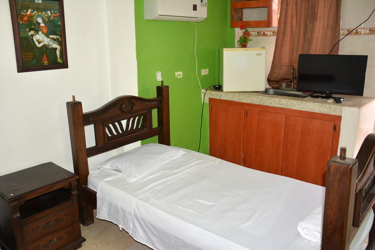 Posada Valerie Hotel Archibolds ภายนอก รูปภาพ