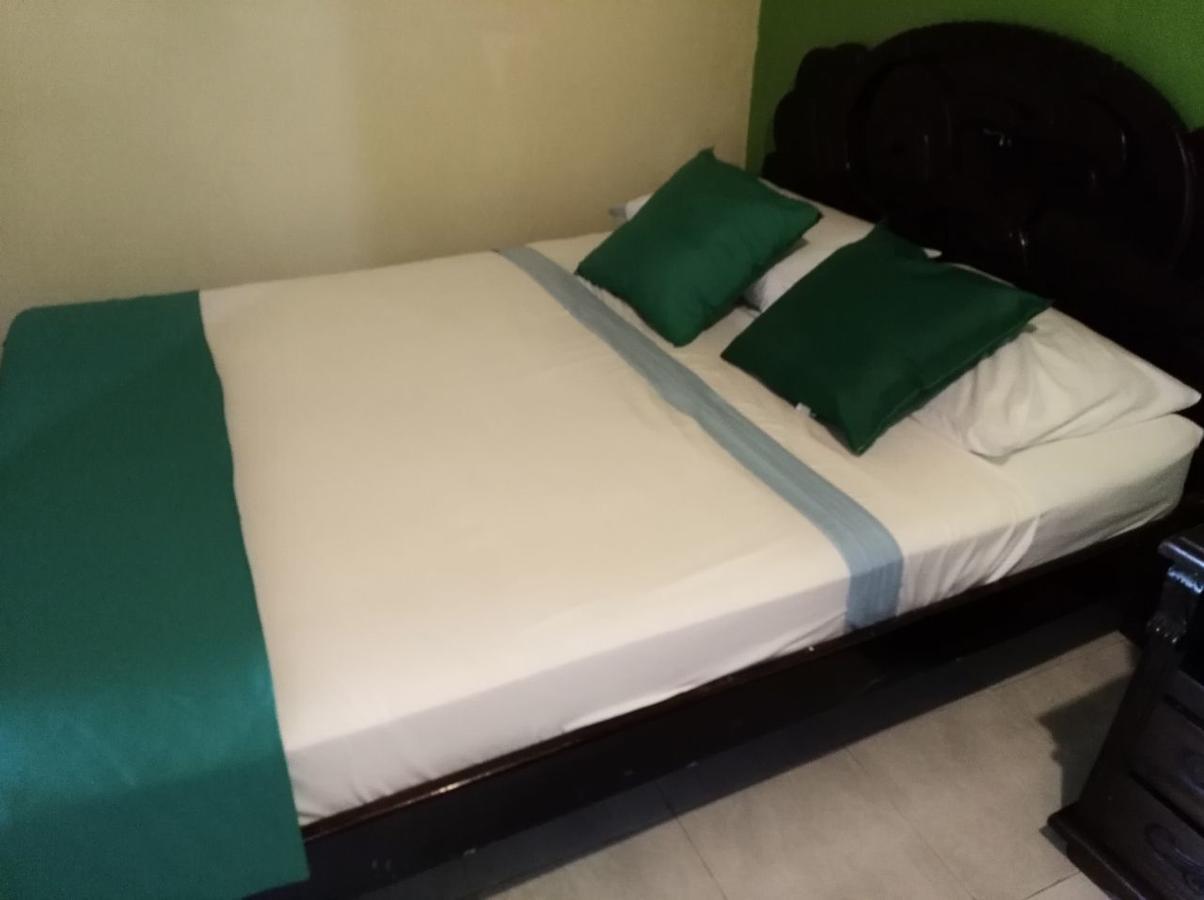 Posada Valerie Hotel Archibolds ภายนอก รูปภาพ