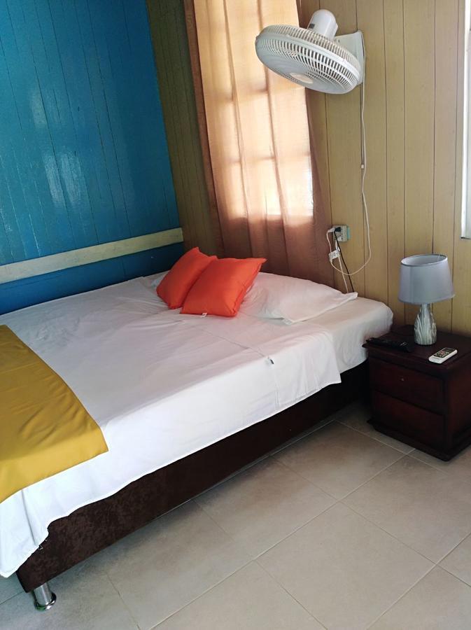 Posada Valerie Hotel Archibolds ภายนอก รูปภาพ