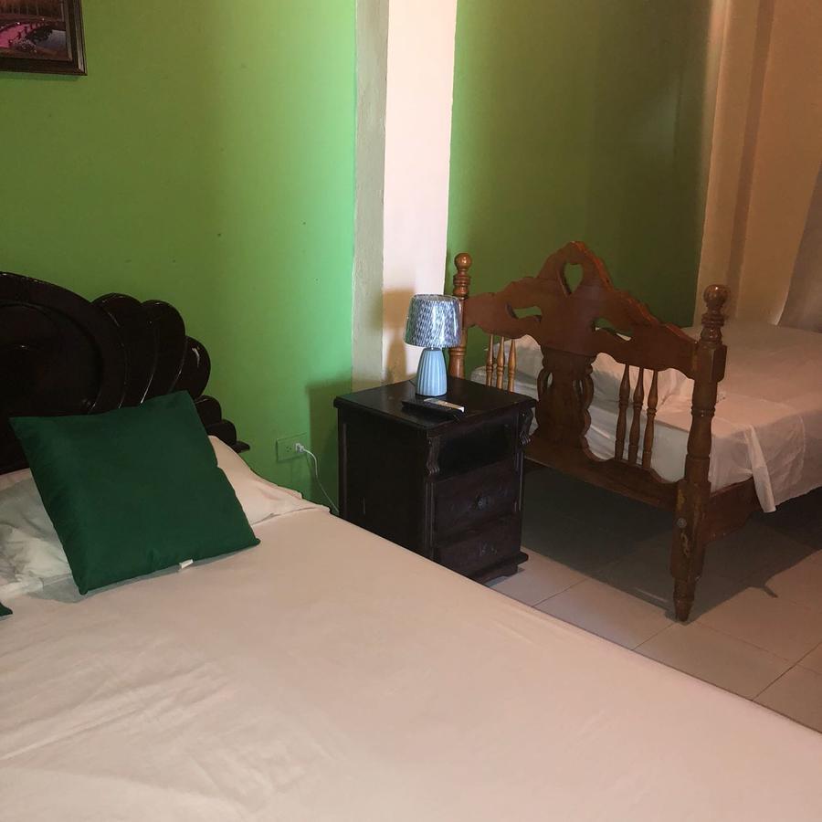 Posada Valerie Hotel Archibolds ภายนอก รูปภาพ