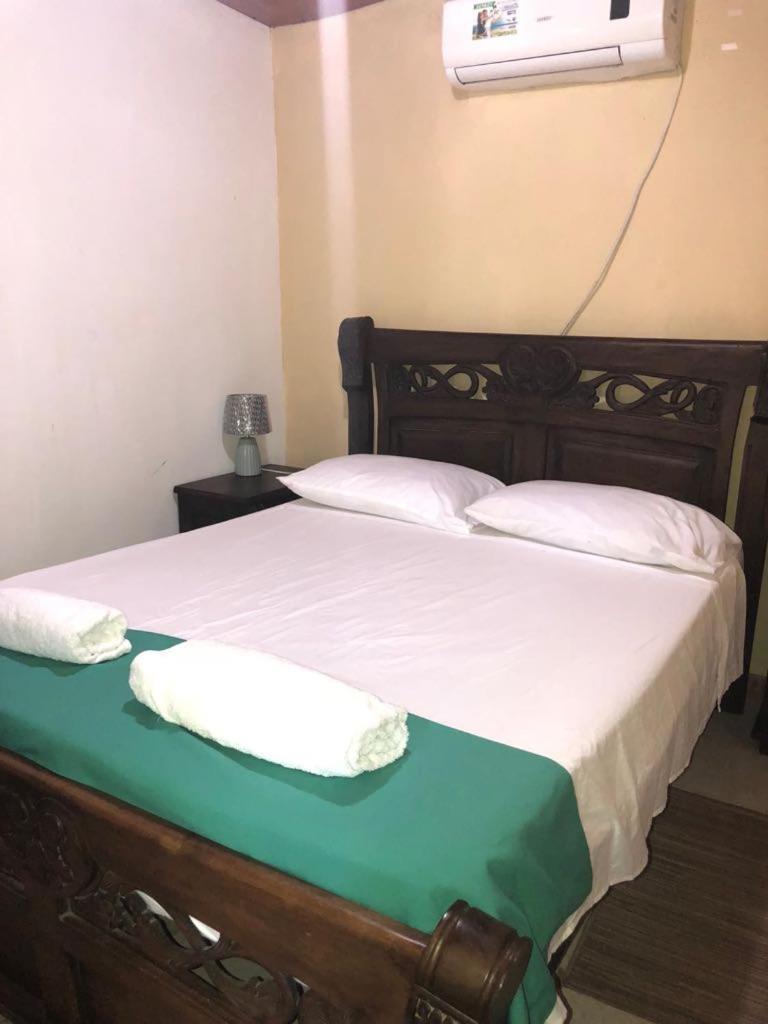 Posada Valerie Hotel Archibolds ภายนอก รูปภาพ