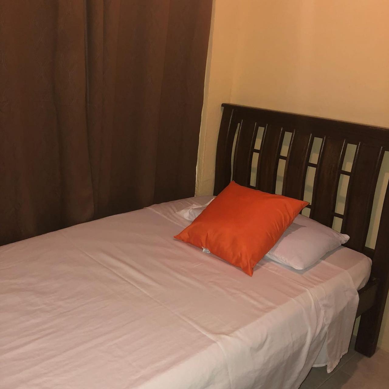 Posada Valerie Hotel Archibolds ภายนอก รูปภาพ