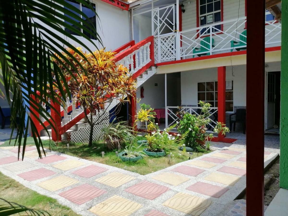 Posada Valerie Hotel Archibolds ภายนอก รูปภาพ